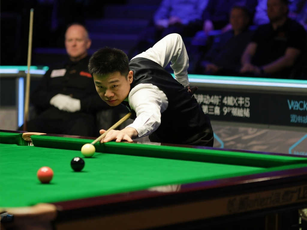 足球场上 足球场上